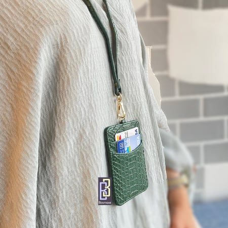 حامل بطاقات الأخضر بجلد الأفعى