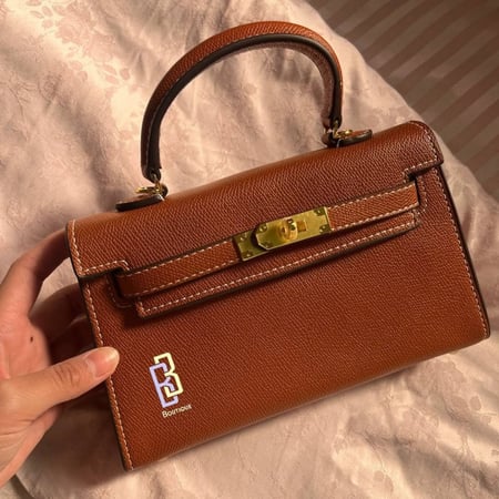 khaki Bag brown| ميني كايلي  (جملي)  بحديده ذهبيه بالحجم الوسط