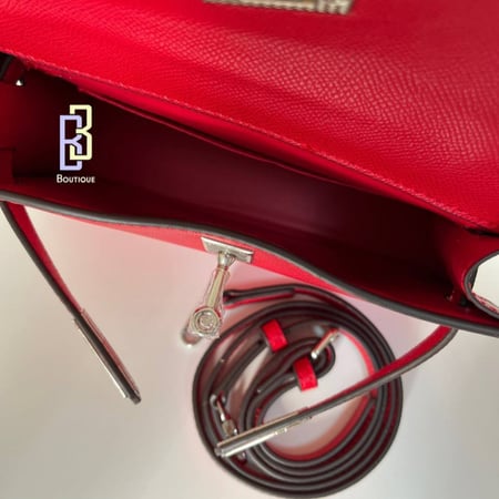 Red Bag  | ميني كايلي (أحمر ) بالحجم الوسط