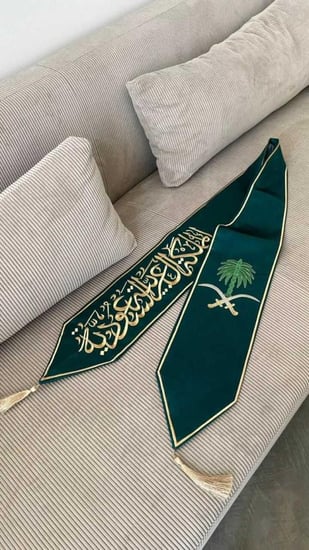 وشاح نسائي فاخر لليوم الوطني