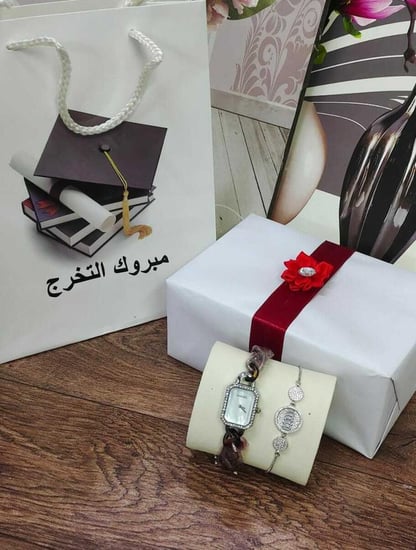 هدايا تخرج بسيطه للبنات