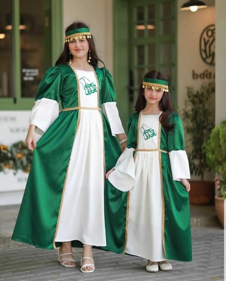 فستان اليوم الوطني بشعار نحلم ونحقق