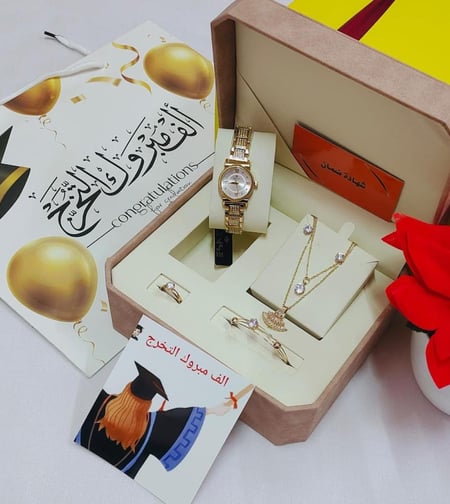 طقم هدية تخرج نسائي رخيص وأنيق في الرياض