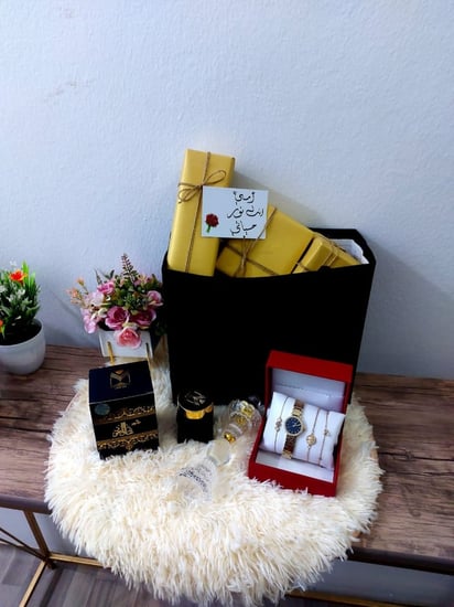 افضل هدية نسائية مع تغليف نفس الصورة