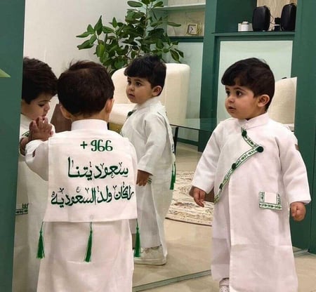 دقلات مواليد اليوم الوطني 95 بلون أبيض