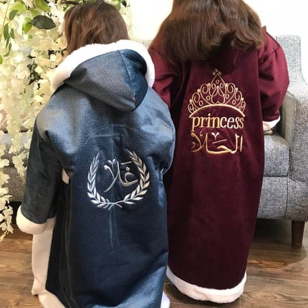 فروه اطفال شتويه قماش فاخر مبطن فرو تطريز الاسم ولادي بناتي من سنه الى