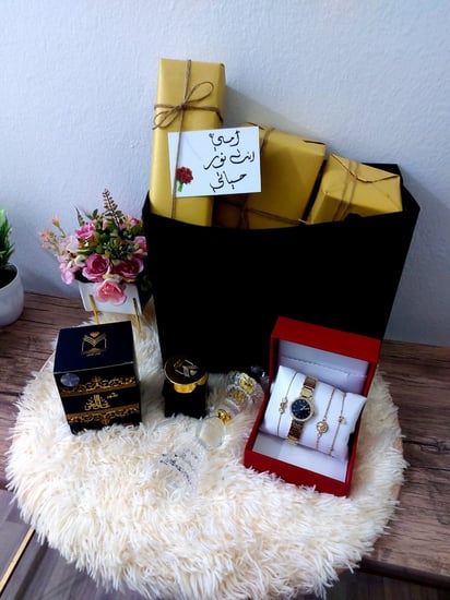 افضل هدية نسائية مع تغليف نفس الصورة