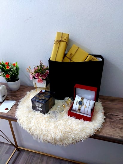 افضل هدية نسائية مع تغليف نفس الصورة