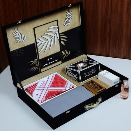 شماغ وقماش جفنشي مع مبخرة وعطر بخور في بوكس ملكي