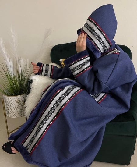 فروه نسائيه سدو كحلي قبعة منقوشة تطريز تراثي بطانة فرو ناعم قماش شاموا