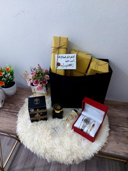 افضل هدية  نسائية مع تغليف نفس الصورة