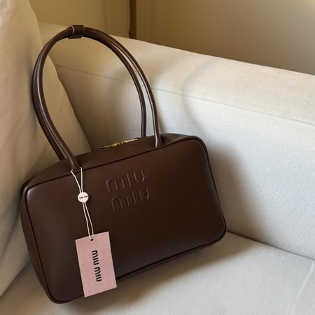 Miumiu- Long handle M