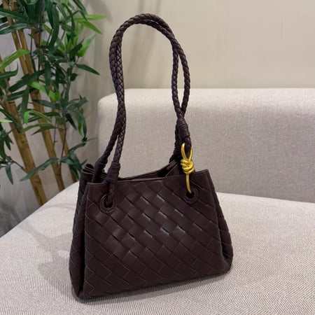 شنطة بوتيغا باراشوت - متجر شنط ذا ترند