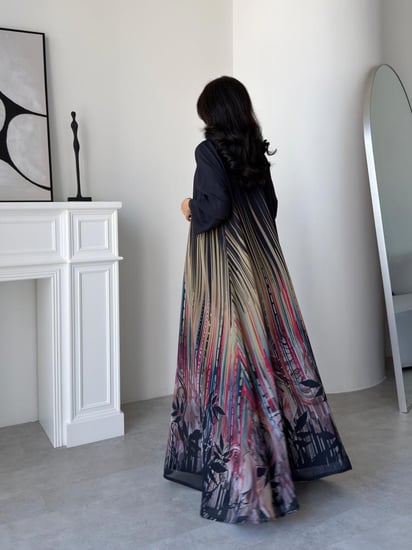 رقم العبايه   944 / القماش شيفون طباعه / القصه نص كلوش / القماش عرض 58 مقاسات 58 و60 تصير في العبايه توصيله من نفس القماش من عند الاكتاف