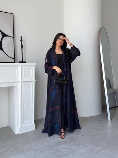 رقم العبايه 951 / القماش شيفون ناعم مع بطانه مع طرحه من نفس نوع القماش / القماش بارد يعطيك اطلاله جميله ب الصيف