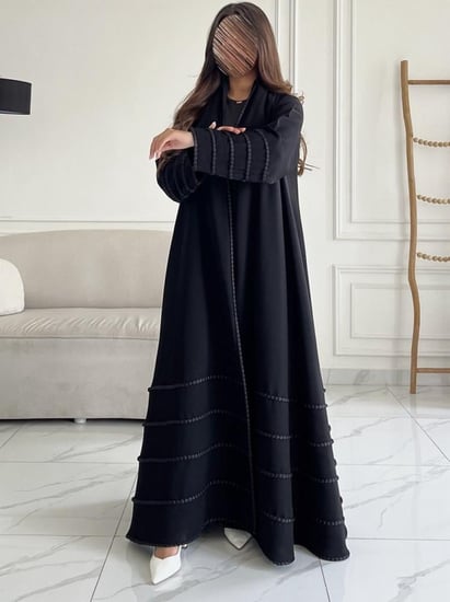 عبايه رقم 808 / القماش كريب ملكي / القصه نص كلوش / مع قيطان