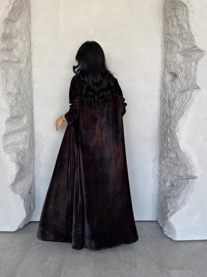 عبايه رقم 888 / القماش مخمل شتوي / القصه نص كلوش / طباعه ديجتال اسفل العبايه