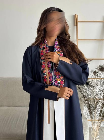 رقم العبايه 850 /. كريب لمار / القصه نص كلوش / تدخيلات ملونه /