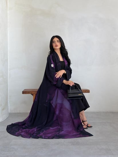 رقم العبايه 950 / القماش شيفون ناعم مع بطانه مع طرحه من نفس نوع القماش / القماش بارد يعطيك اطلاله جميله ب الصيف