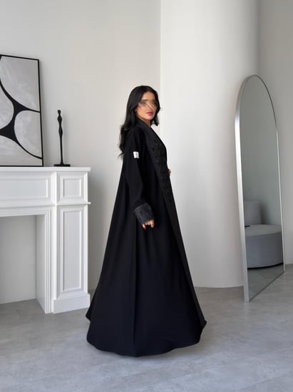 رقم العبايه 934 / القماش كريب ملكي   / القصه نص كلوش / شك يدوي