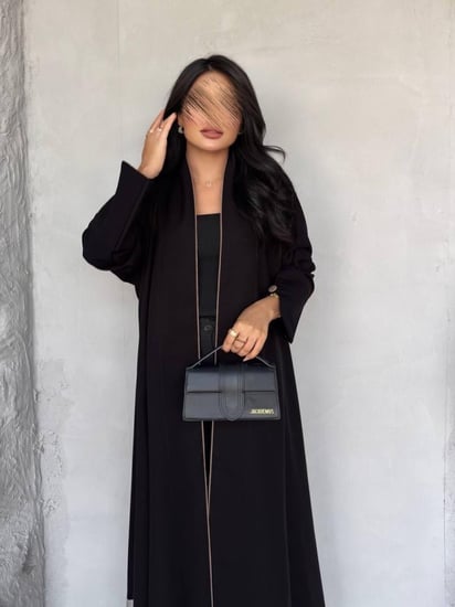 عبايه رقم 875   / القماش كريب ملكي    / التطريز كمبيوتر/ متوفره ب تطريز اسود  / القصه نص كلوش