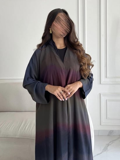 رقم العبايه 795 / القماش شيفون ناعم مع بطانه مع طرحه من نفس نوع القماش / القماش بارد يعطيك اطلاله جميله ب الصيف