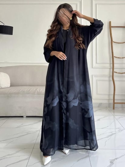 رقم العبايه 957  / القماش شيفون ناعم مع بطانه مع طرحه من نفس نوع القماش / القماش بارد يعطيك اطلاله جميله ب الصيف