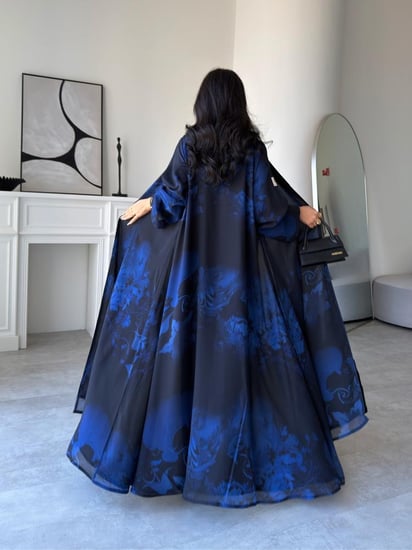 رقم العبايه 947 / القماش شيفون ناعم مع بطانه مع طرحه من نفس نوع القماش /القماش بارد يعطيك اطلاله جميله ب الصيف