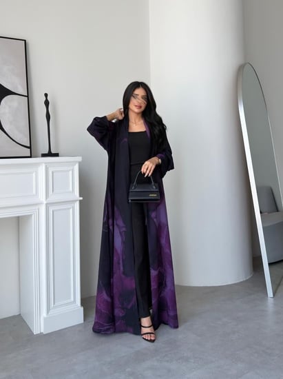 رقم العبايه 950 / القماش شيفون ناعم مع بطانه مع طرحه من نفس نوع القماش / القماش بارد يعطيك اطلاله جميله ب الصيف