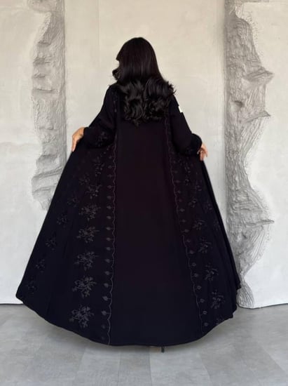 عبايه رقم 867 / شيفون مبطن مع كريب / القصه كلوش/ الطرحه مطرزه نف تطريز العبايه  / التطريز كمبيوتر