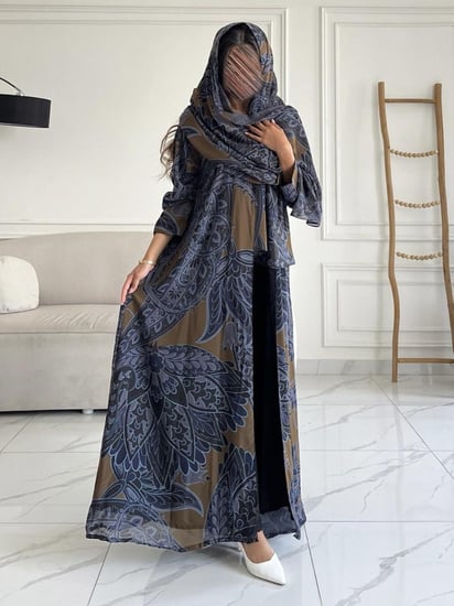 رقم العبايه 955  / القماش شيفون ناعم مع بطانه مع طرحه من نفس نوع القماش / القماش بارد يعطيك اطلاله جميله ب الصيف