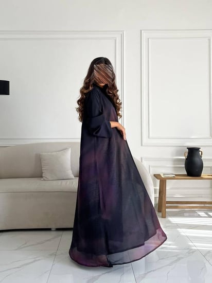 رقم العبايه 654 / القماش شيفون    / القصه  نص كلوش / عرض القماش 58 المقاسات المتوفره 52 و54 و56 مقاسات 58 و60 يصير فيها قطعه قماش زياده من نفس قماش العبايه