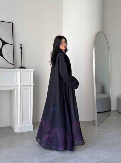 رقم العبايه 931 / القماش شيفون ناعم مع بطانه مع طرحه من نفس نوع القماش / القماش بارد يعطيك اطلاله جميله ب الصيف