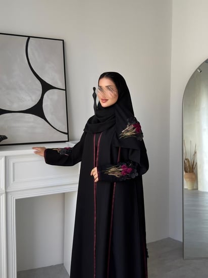 عبايه رقم 923 / كريب ملكي / البقصه نص كلوش / تل مع شك يدوي