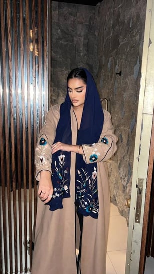 رقم 513 / القماش جوخ شتوي / التطريز يدوي / القصه ستريت عادي