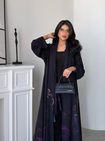 رقم العبايه 946 / القماش شيفون ناعم مع بطانه مع طرحه من نفس نوع القماش /القماش بارد يعطيك اطلاله جميله ب الصيف