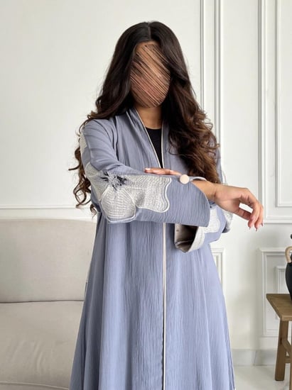 رقم العبايه 755 / بلاك بيري / القصه نص كلوش / التطريز كمبيوتر