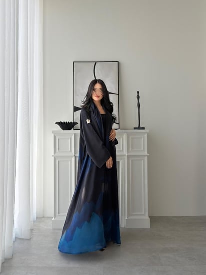 رقم العبايه 913  / القماش شيفون ناعم مع بطانه مع طرحه من نفس نوع القماش / القماش بارد يعطيك اطلاله جميله ب الصيف