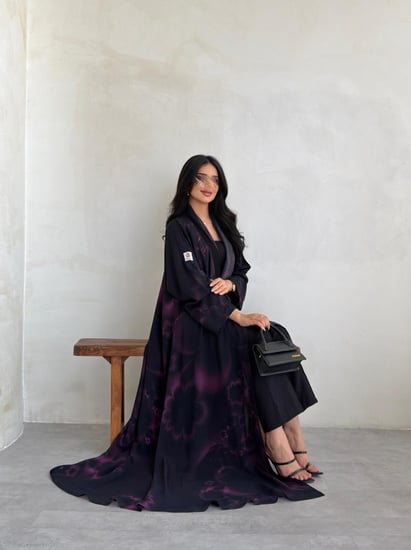 رقم العبايه 954 / القماش شيفون ناعم مع بطانه مع طرحه من نفس نوع القماش / القماش بارد يعطيك اطلاله جميله ب الصيف