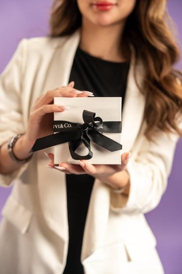 ساعة نسائيه ستيل بلون فضي وذهبي من الفــــي