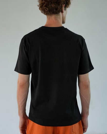 تي شيرت رجالي قطن بلون أسود