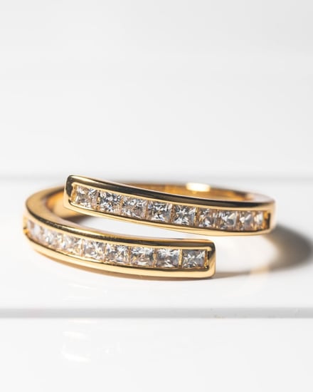 خاتم نسائي بتصميم كلاسيك بلون ذهبي