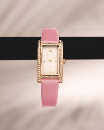 ساعة نسائية جلد بلون وردي من الفي
