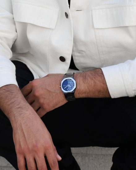 ساعة رجالية باللون الأسود