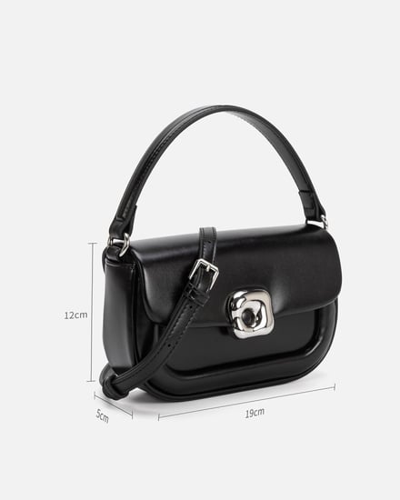 شنطة نسائية باللون الأسود