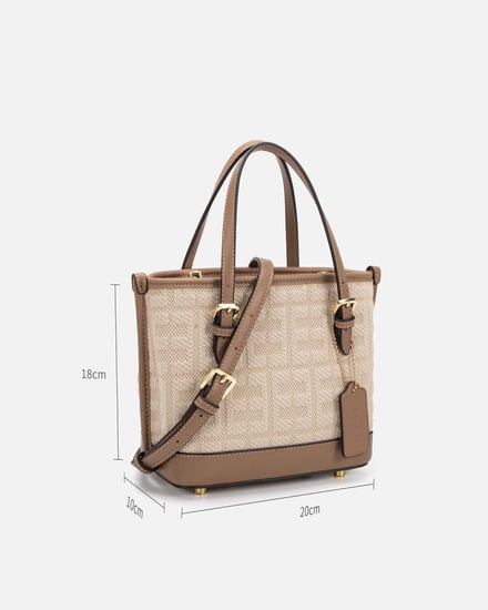 شنطة نسائية باللون البني و  البيج