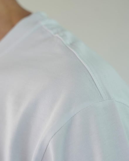 تي شيرت رجالي قطن بلون أبيض وأورنج