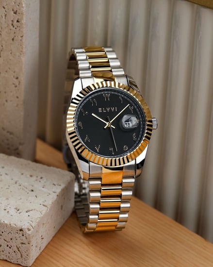 ساعة رجالية باللون الفضي والذهبي