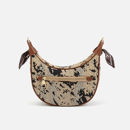 شنطة نسائيه بتصميم عصري من الفــــي