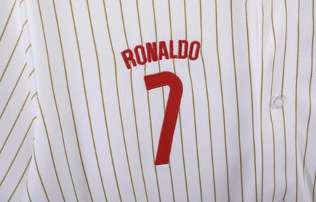 تيشيرت رونالدو بأزرار أماميه-نسخة خاصة